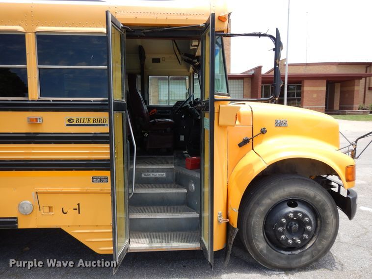image for item DG7766 2001 International 3800  school bus