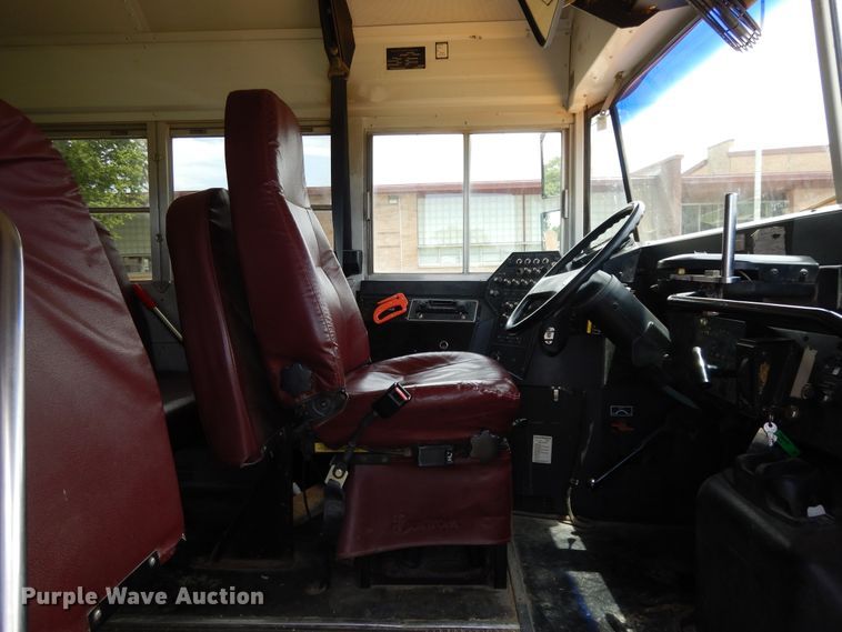 image for item DG7766 2001 International 3800  school bus