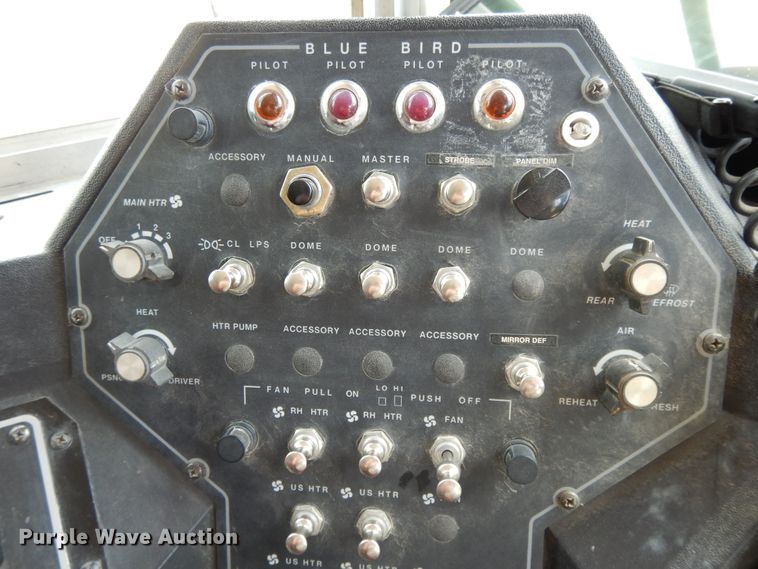 image for item DG7766 2001 International 3800  school bus