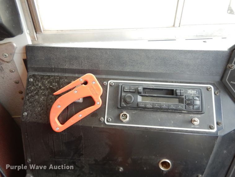 image for item DG7766 2001 International 3800  school bus