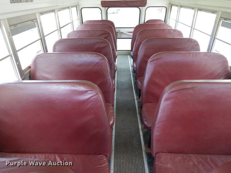 image for item DG7766 2001 International 3800  school bus