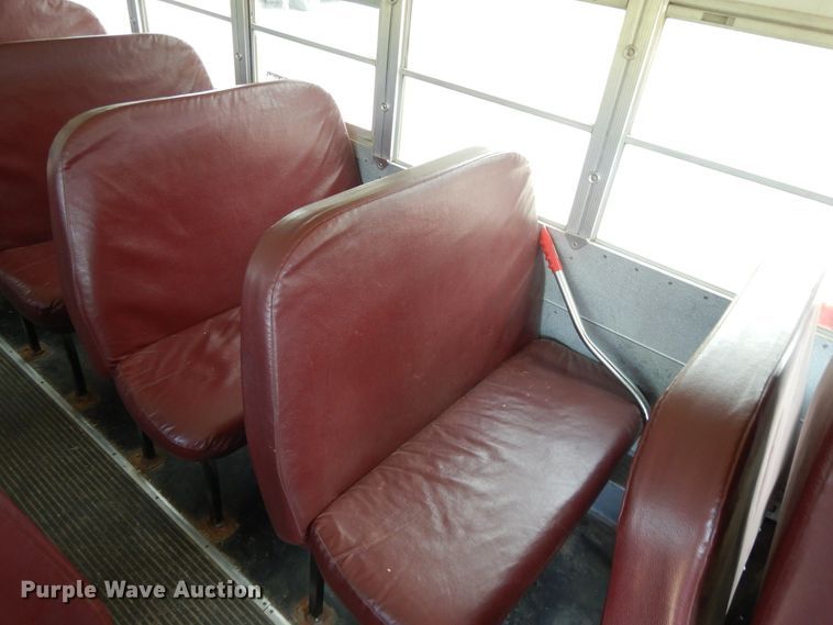 image for item DG7766 2001 International 3800  school bus