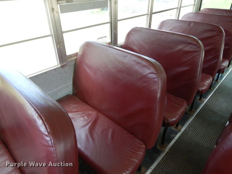 image for item DG7766 2001 International 3800  school bus