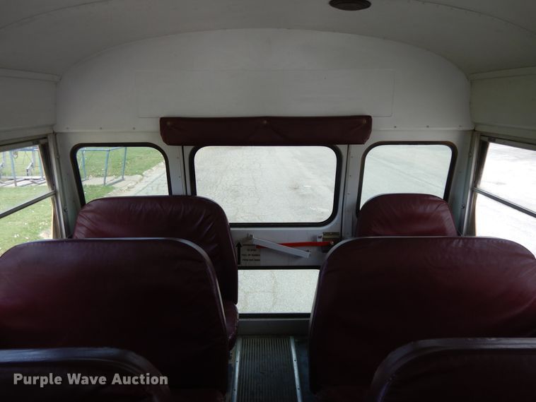 image for item DG7766 2001 International 3800  school bus