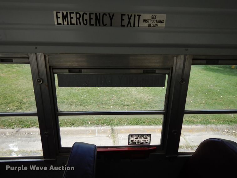 image for item DG7766 2001 International 3800  school bus