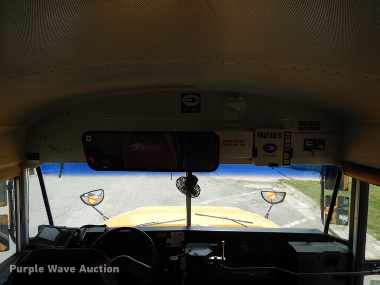 image for item DG7766 2001 International 3800  school bus