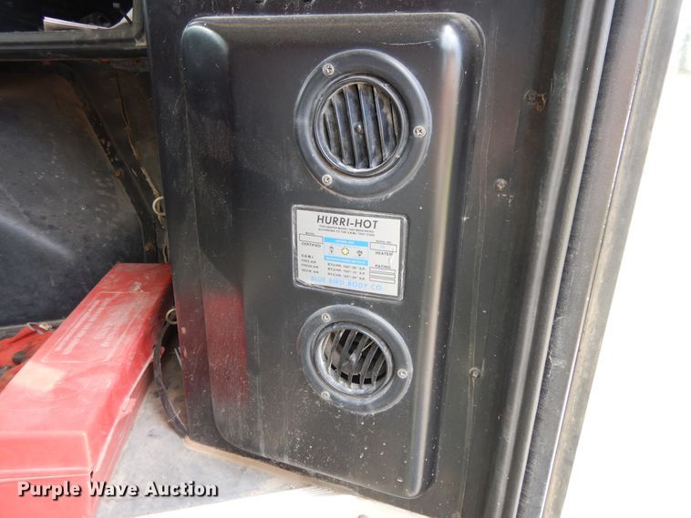 image for item DG7766 2001 International 3800  school bus