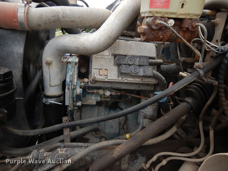 image for item DG7766 2001 International 3800  school bus