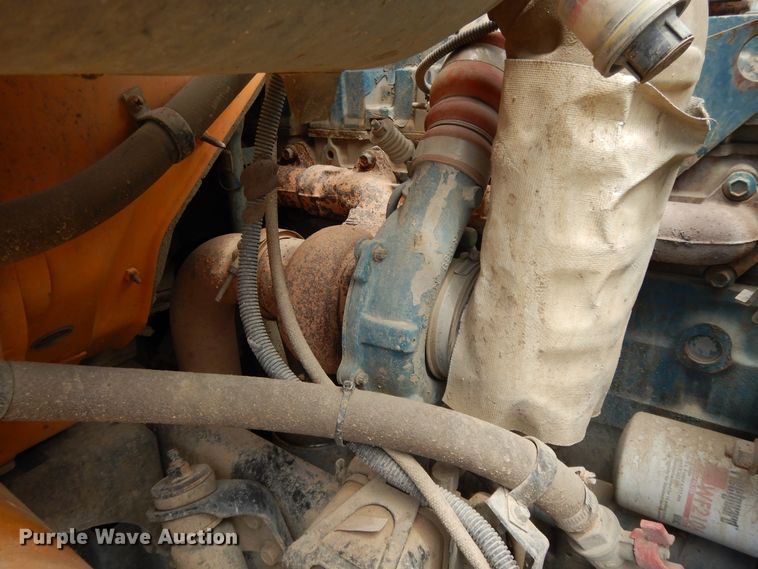 image for item DG7766 2001 International 3800  school bus