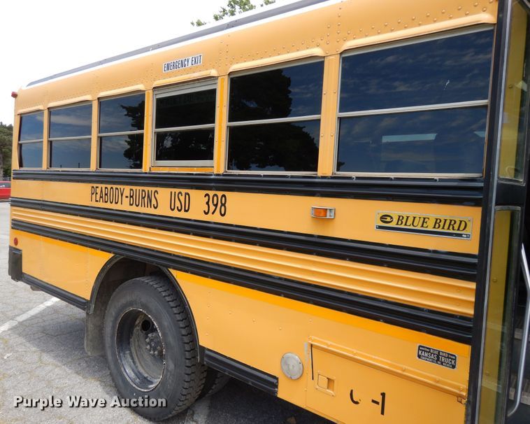 image for item DG7766 2001 International 3800  school bus