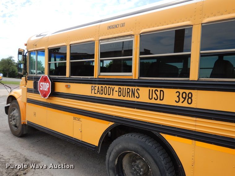 image for item DG7766 2001 International 3800  school bus