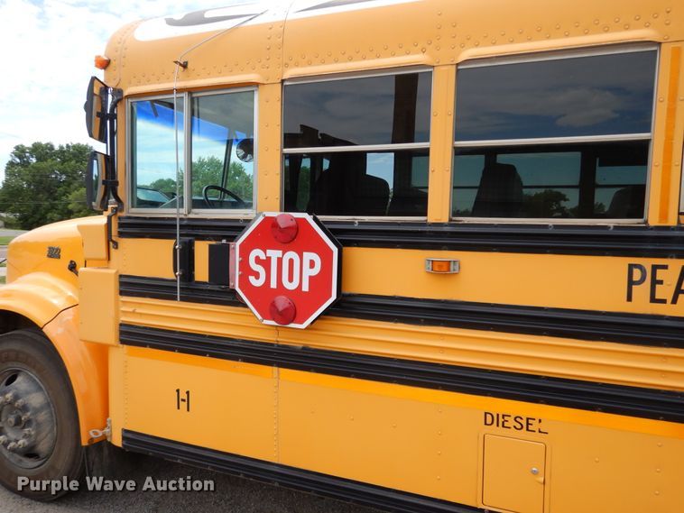 image for item DG7766 2001 International 3800  school bus
