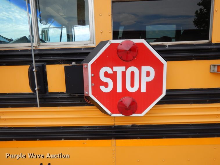 image for item DG7766 2001 International 3800  school bus