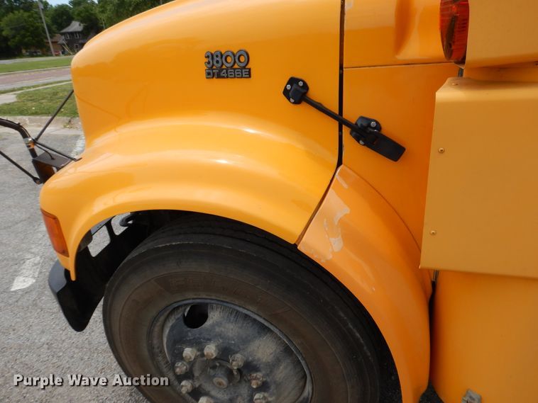 image for item DG7766 2001 International 3800  school bus