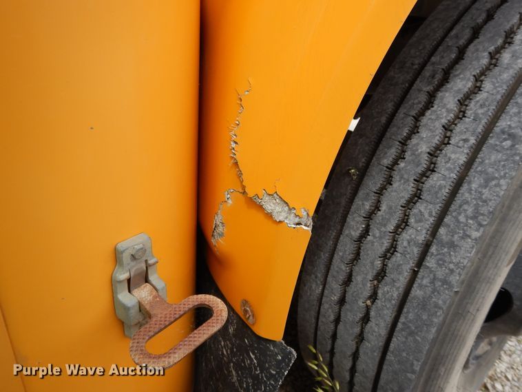 image for item DG7766 2001 International 3800  school bus