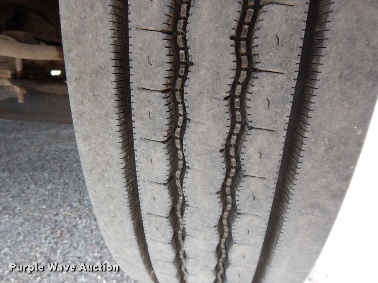 image for item DG7766 2001 International 3800  school bus