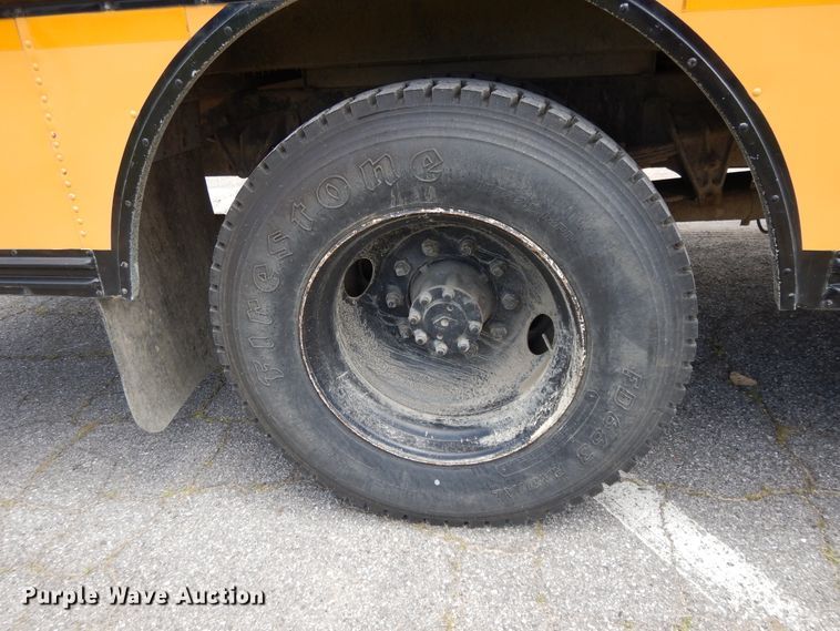 image for item DG7766 2001 International 3800  school bus