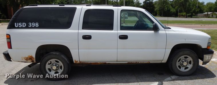 image for item DG7767 2004 Chevrolet Suburban 1500  SUV