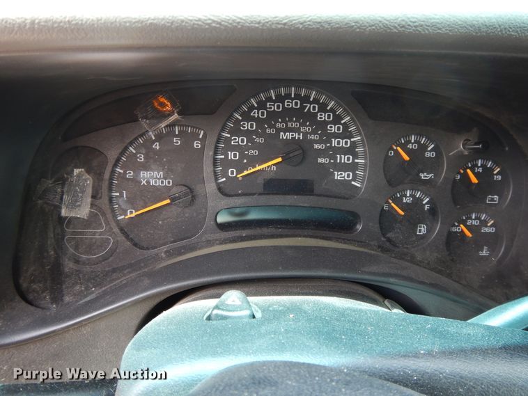 image for item DG7767 2004 Chevrolet Suburban 1500  SUV