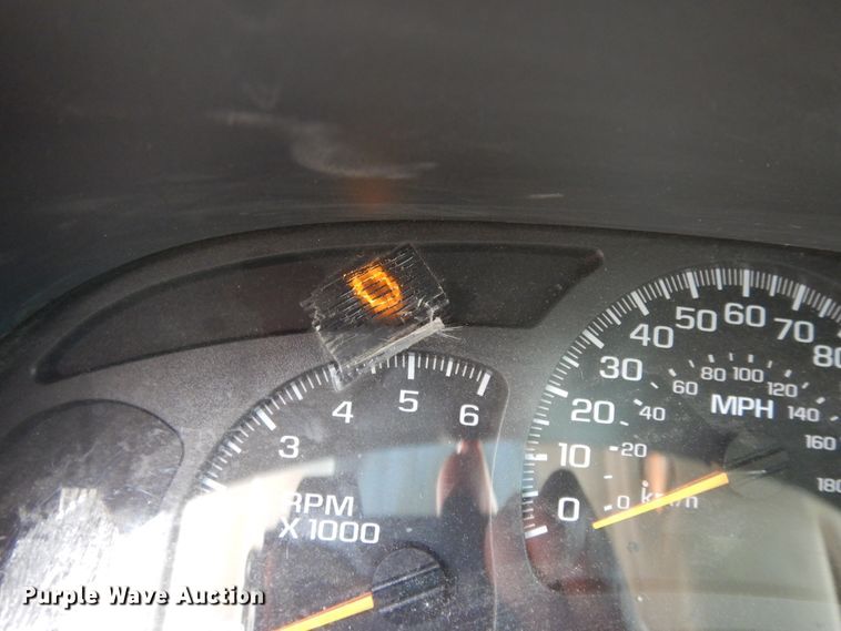 image for item DG7767 2004 Chevrolet Suburban 1500  SUV