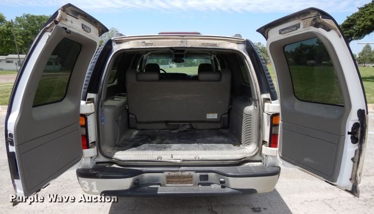 image for item DG7767 2004 Chevrolet Suburban 1500  SUV