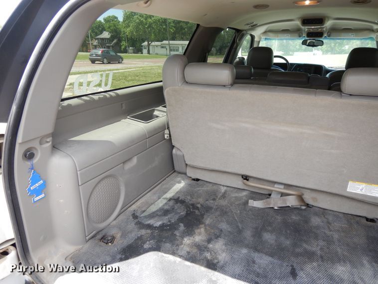 image for item DG7767 2004 Chevrolet Suburban 1500  SUV
