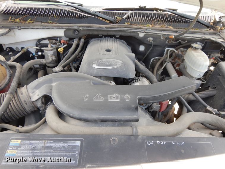 image for item DG7767 2004 Chevrolet Suburban 1500  SUV