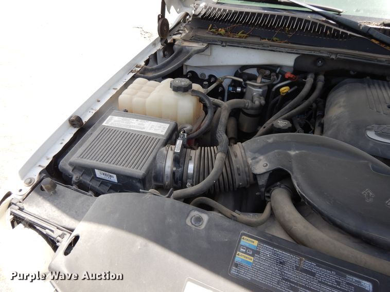 image for item DG7767 2004 Chevrolet Suburban 1500  SUV