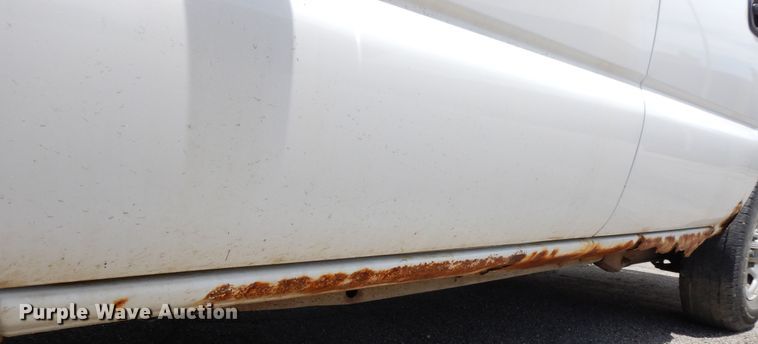 image for item DG7767 2004 Chevrolet Suburban 1500  SUV