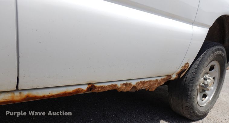 image for item DG7767 2004 Chevrolet Suburban 1500  SUV