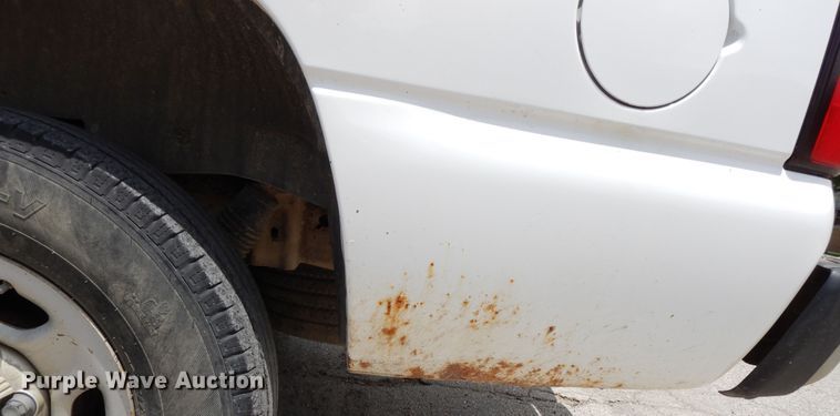 image for item DG7767 2004 Chevrolet Suburban 1500  SUV