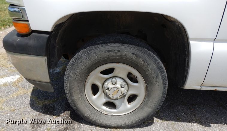 image for item DG7767 2004 Chevrolet Suburban 1500  SUV