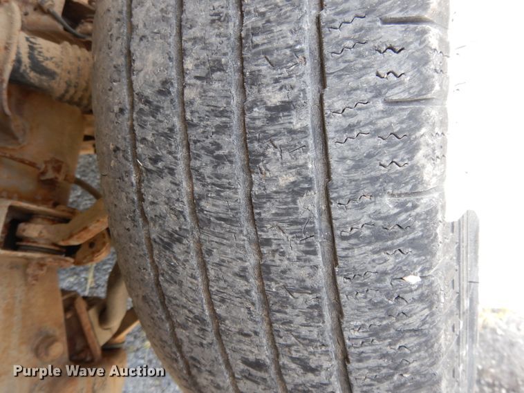 image for item DG7767 2004 Chevrolet Suburban 1500  SUV