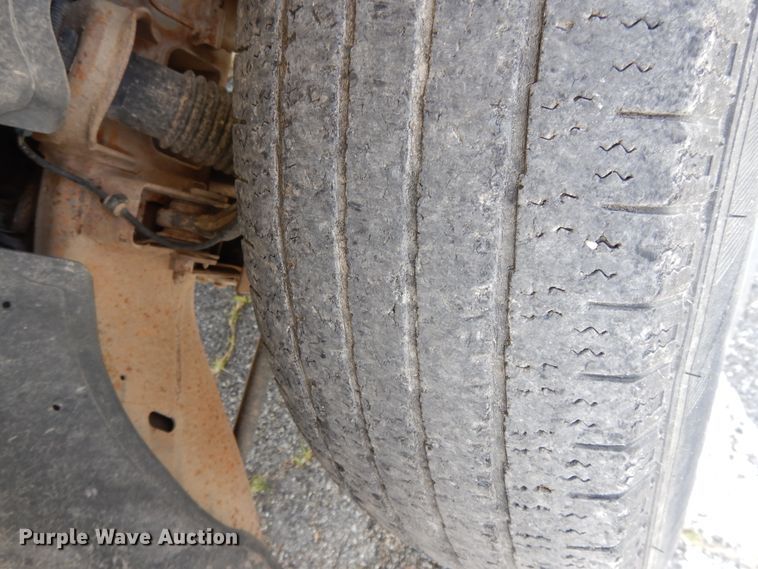 image for item DG7767 2004 Chevrolet Suburban 1500  SUV