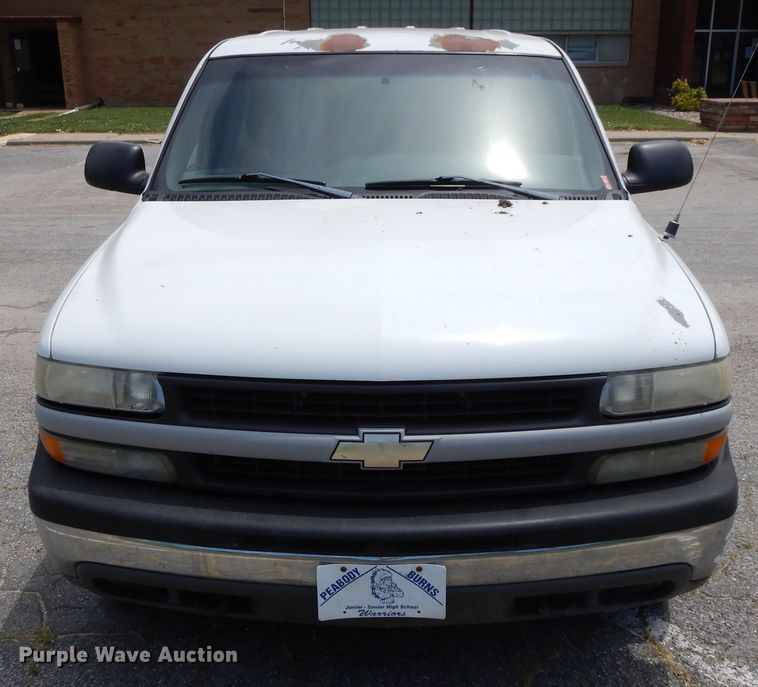 image for item DG7768 2001 Chevrolet Suburban C1500  SUV