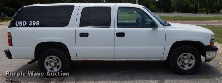 image for item DG7768 2001 Chevrolet Suburban C1500  SUV