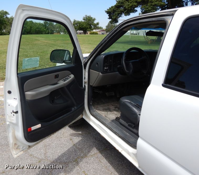 image for item DG7768 2001 Chevrolet Suburban C1500  SUV