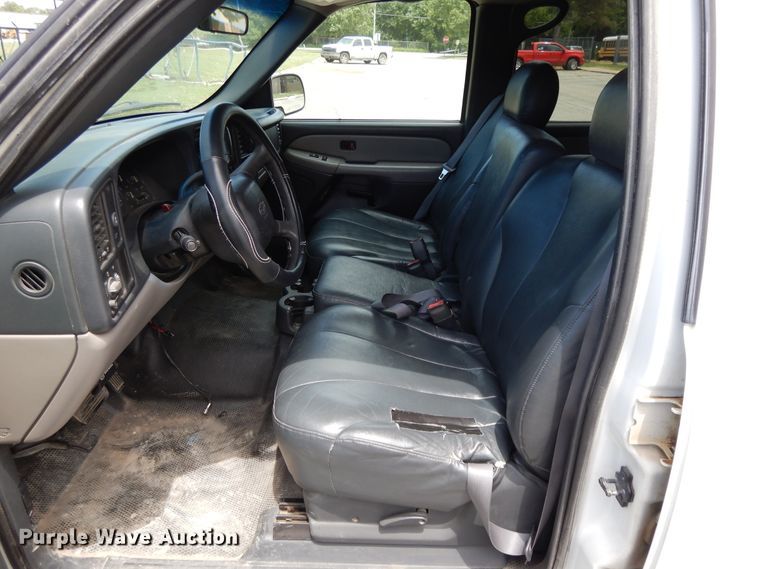 image for item DG7768 2001 Chevrolet Suburban C1500  SUV