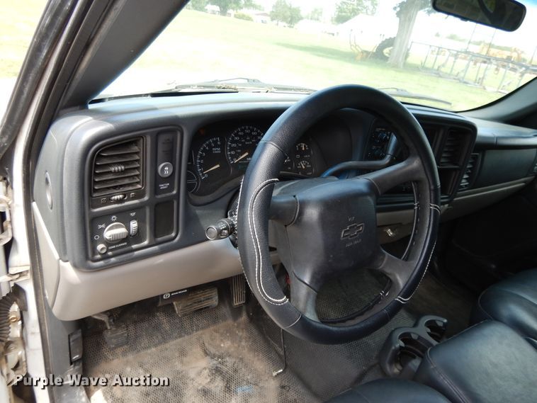 image for item DG7768 2001 Chevrolet Suburban C1500  SUV