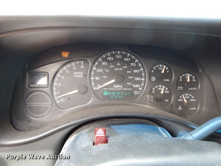 image for item DG7768 2001 Chevrolet Suburban C1500  SUV