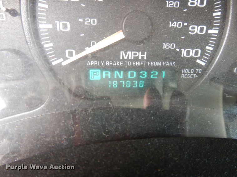 image for item DG7768 2001 Chevrolet Suburban C1500  SUV