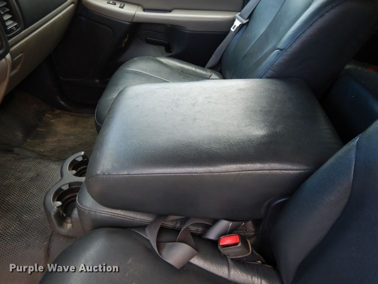 image for item DG7768 2001 Chevrolet Suburban C1500  SUV