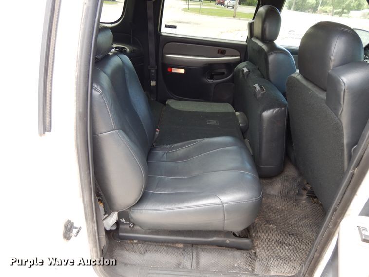 image for item DG7768 2001 Chevrolet Suburban C1500  SUV