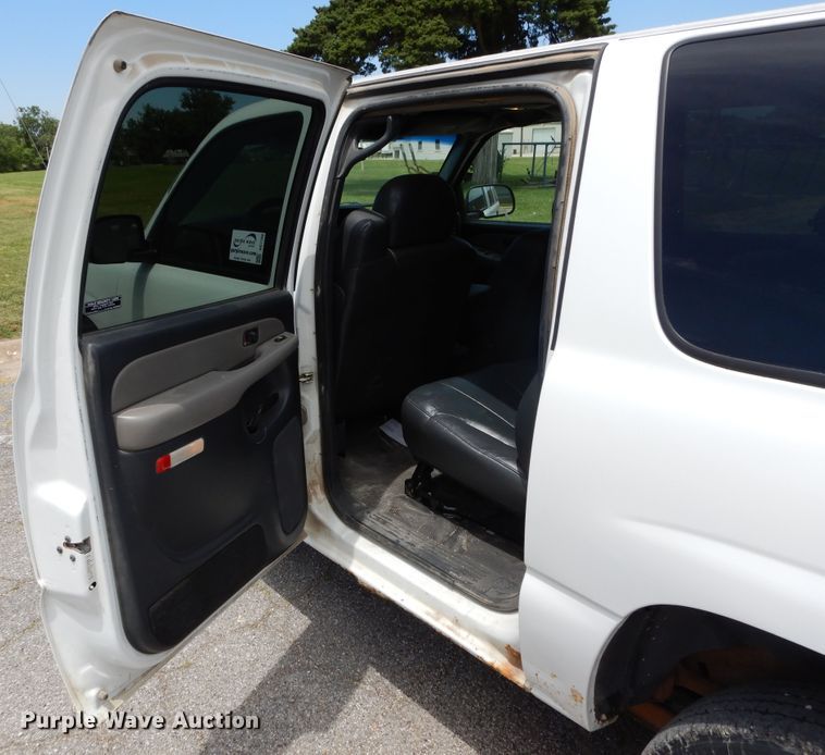 image for item DG7768 2001 Chevrolet Suburban C1500  SUV