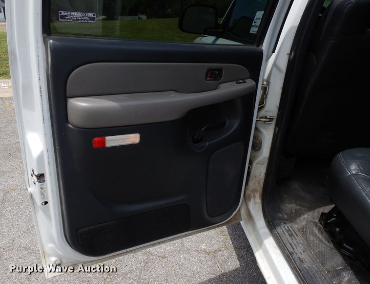 image for item DG7768 2001 Chevrolet Suburban C1500  SUV