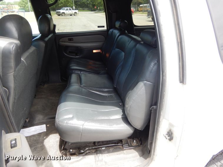image for item DG7768 2001 Chevrolet Suburban C1500  SUV