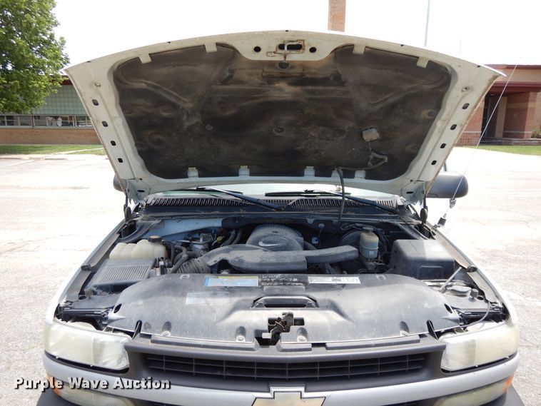 image for item DG7768 2001 Chevrolet Suburban C1500  SUV