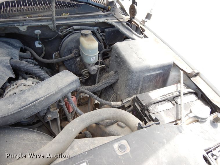 image for item DG7768 2001 Chevrolet Suburban C1500  SUV