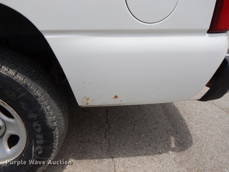 image for item DG7768 2001 Chevrolet Suburban C1500  SUV