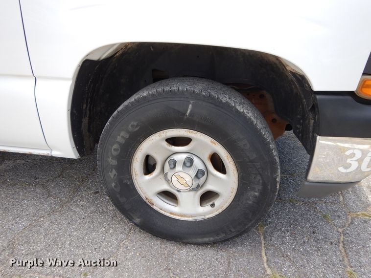 image for item DG7768 2001 Chevrolet Suburban C1500  SUV